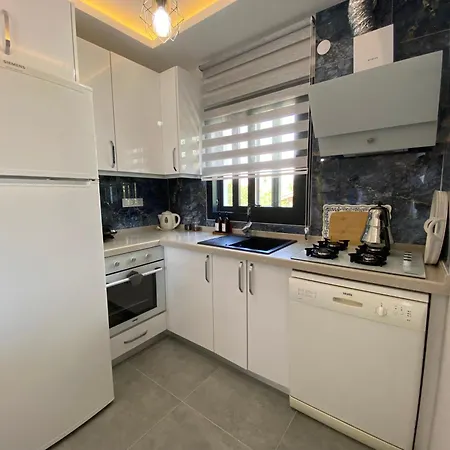 Mordoğan Merkezde,denize Yakın,bahçeli