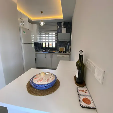 Mordoğan Merkezde,denize Yakın,bahçeli Karaburun (Izmir)