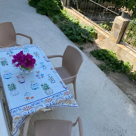 Mordogan Merkezde,denize Yakin,bahceli * Karaburun (Izmir)