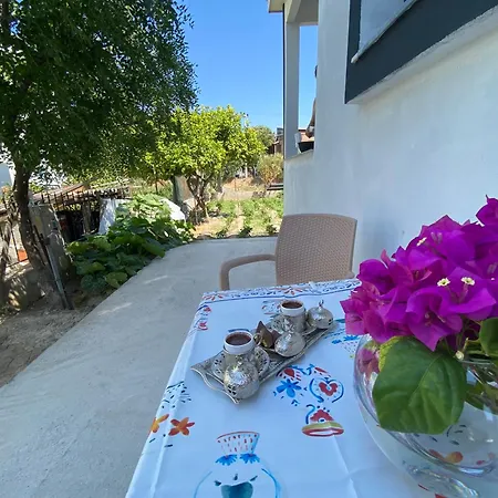 Mordoğan Merkezde,denize Yakın,bahçeli Casa de Férias