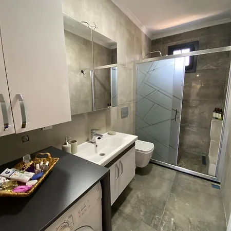 Mordogan Merkezde,denize Yakin,bahceli *