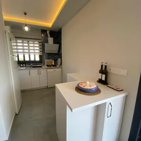 Mordogan Merkezde,denize Yakin,bahceli בית נופש