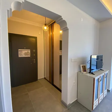 Mordogan Merkezde,denize Yakin,bahceli קרבורון