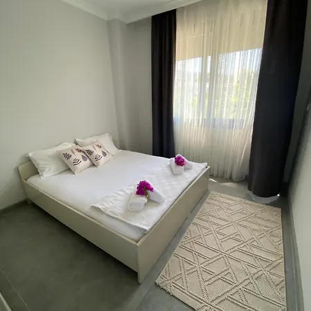 בית נופש Mordogan Merkezde,denize Yakin,bahceli קרבורון