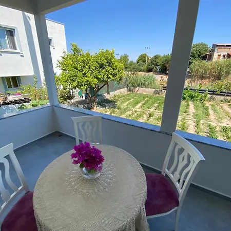 Mordogan Merkezde,denize Yakin,bahceli בית נופש